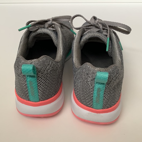 SKETCHERS Lite-Weight Air-Cooled Memory Foam Trainers. - Picture 3 of 6